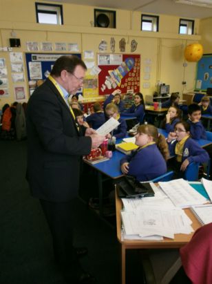 Mr Starrs P6 class enjoy a Townlands talk From Mr Frank Roofe.