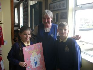P7 made a card and presented it to Vera